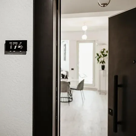 Gemini In Infinity Mamaia